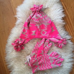 Nwt Old Navy hat and gloves set girls medium